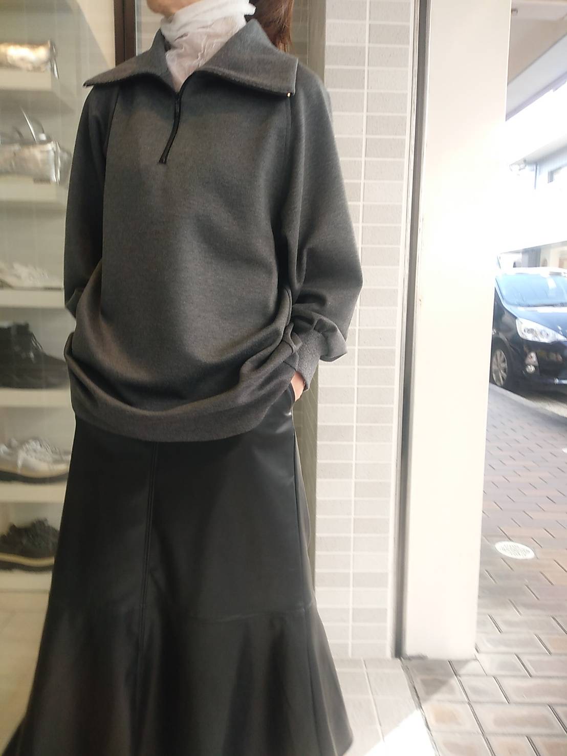 BLOG更新しました『ワーム素材のスキッパーニット＋スカート』