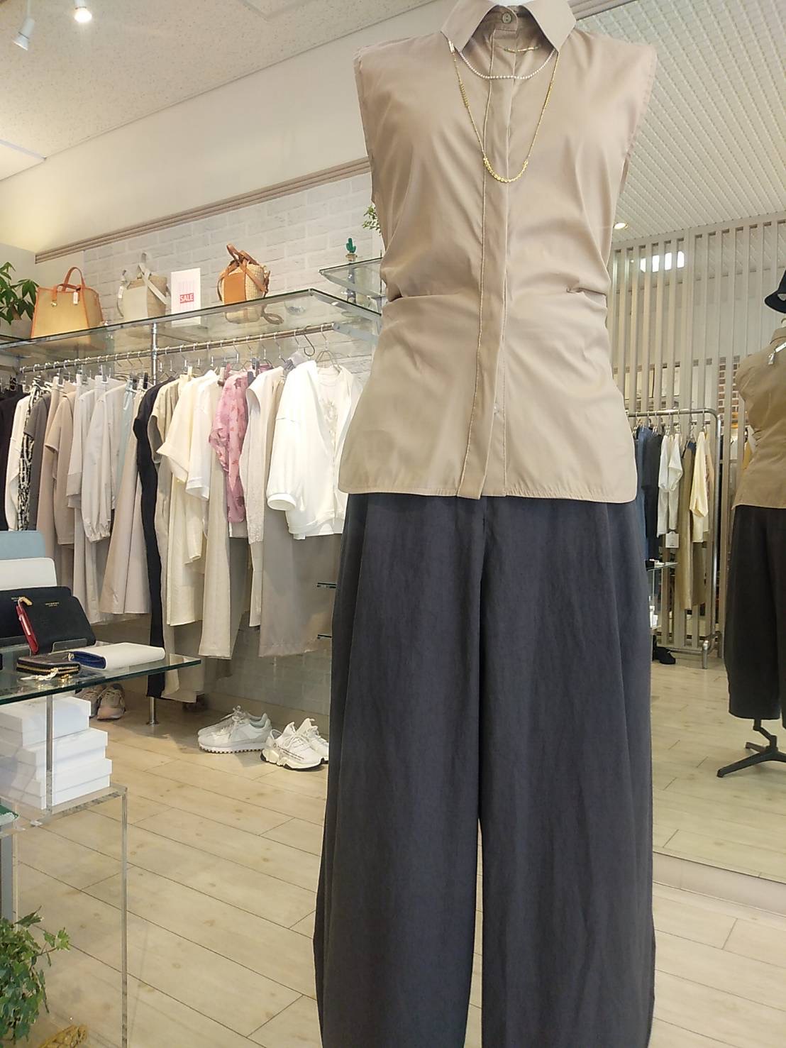 BLOG更新しました『ブラウス×パンツ』